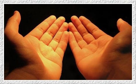 Deve-se Levantar as Mãos Na Súplica após a Oração Obrigatória?