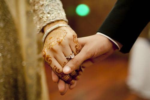 Qual a Situação da Mulher que se Converte ao Islam e é Casada com um Não Muçulmano?